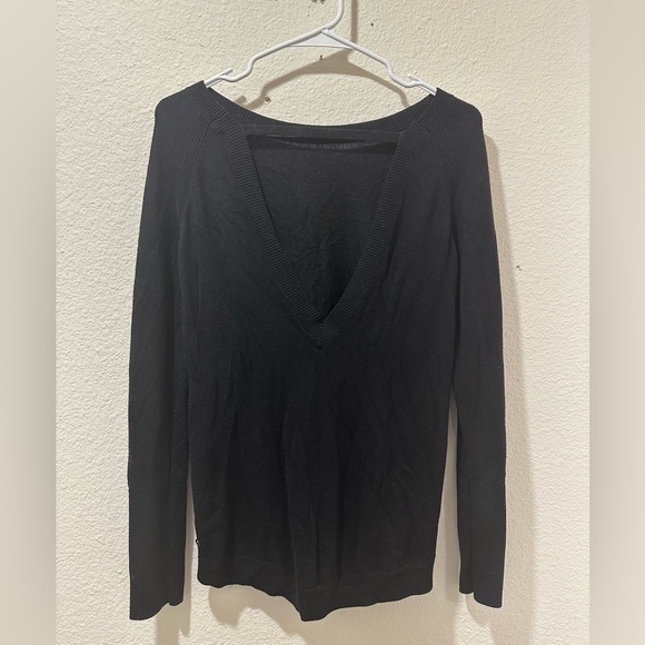 LULULEMON SWEATER - Picture 1 of 3